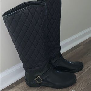 Women’s black Sperry rain boot